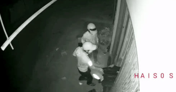 The group of thieves dared to break the lock and break in at 4am, the owner checked the camera and was still shocked