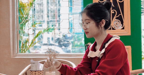 A female student in Grade A who passed Hanoi University of Foreign Languages ​​with 9.75 points in Literature shares useful learning tips, the most important thing is that few people notice