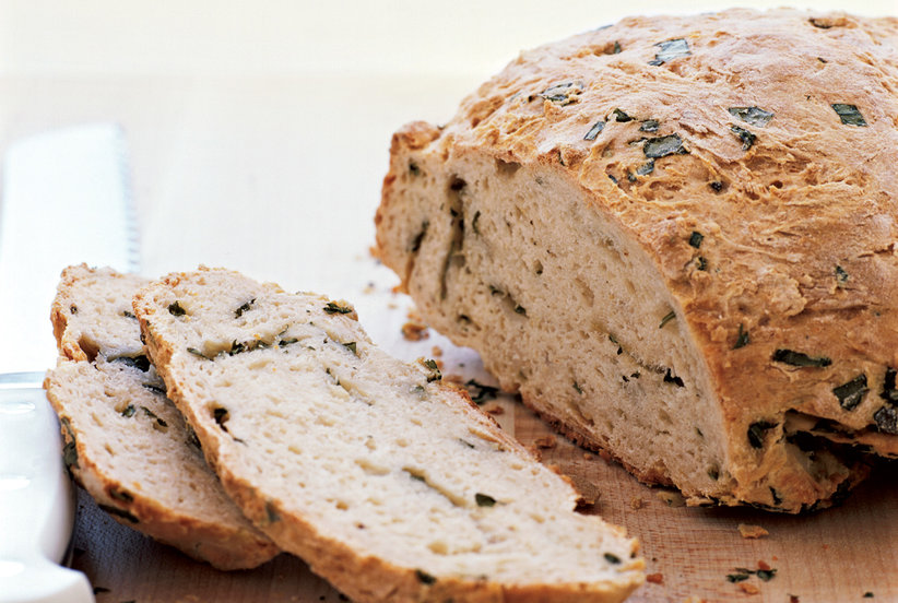 Bánh mì lên men đầu tiên của loài người được tạo ra từ sự tình cờ trong quá trình tạo ra bia chua. Ảnh: Real Simple.