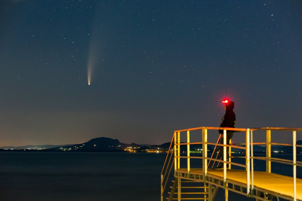 Sao chổi sáng nhất 23 năm thống trị màn đêm thế giới - 19