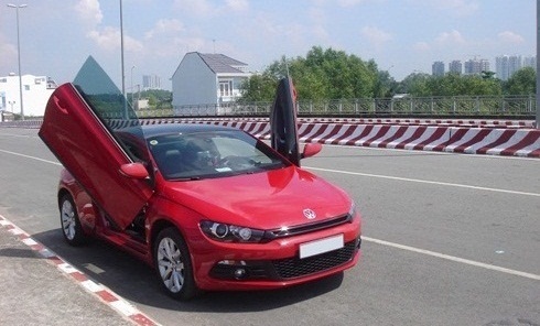 Nở rộ trào lưu độ cửa xe cắt kéo tại Việt Nam - ảnh 8