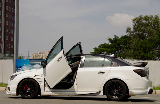 Nở rộ trào lưu độ cửa xe cắt kéo tại Việt Nam - ảnh 4