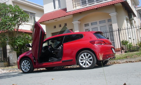 Nở rộ trào lưu độ cửa xe cắt kéo tại Việt Nam - ảnh 7