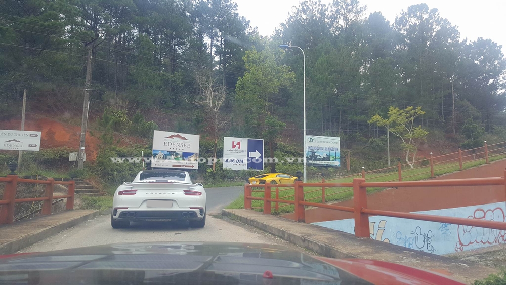 Đoàn siêu xe Việt Nam Team
