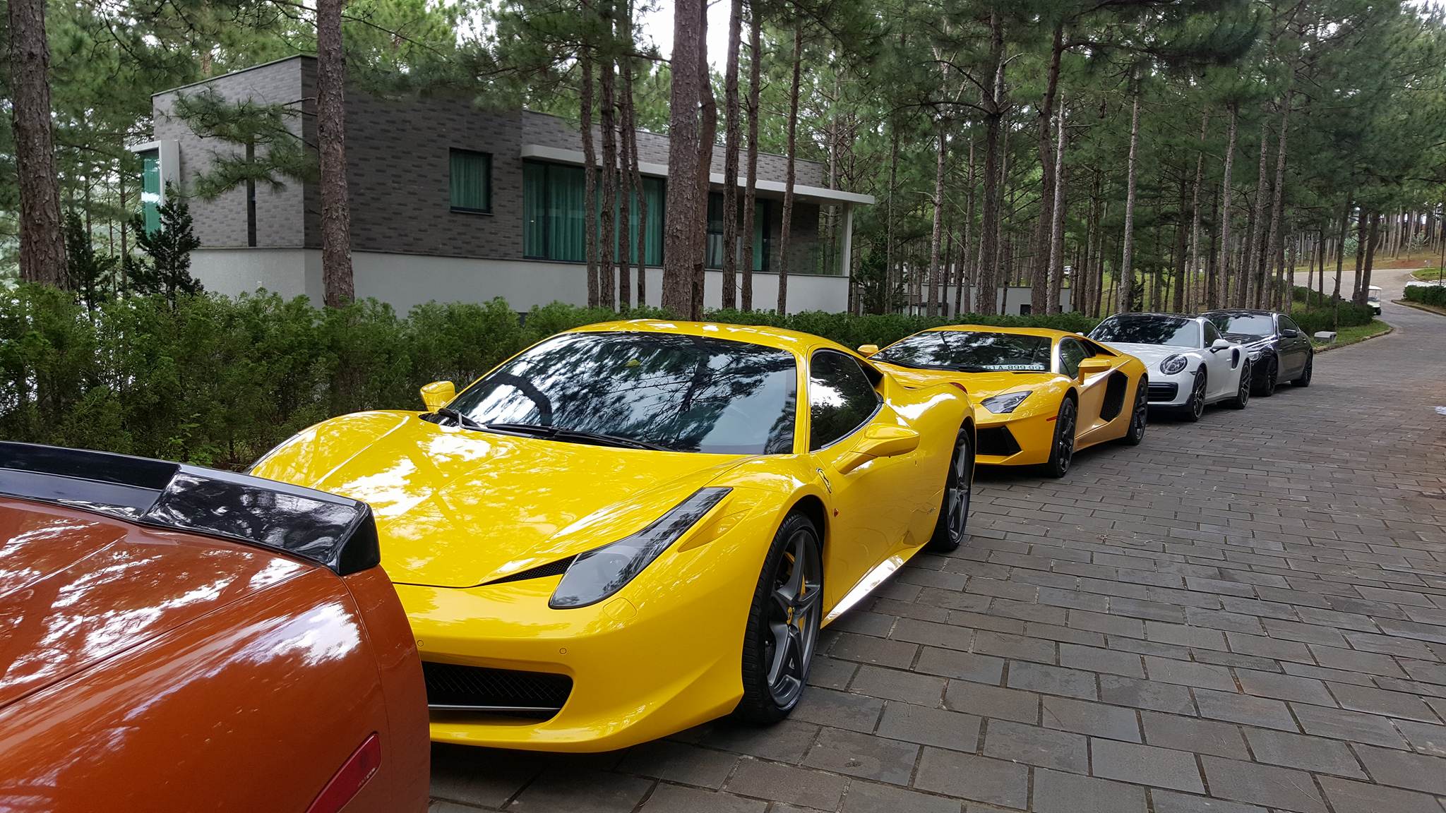 Đoàn siêu xe Việt Nam Team