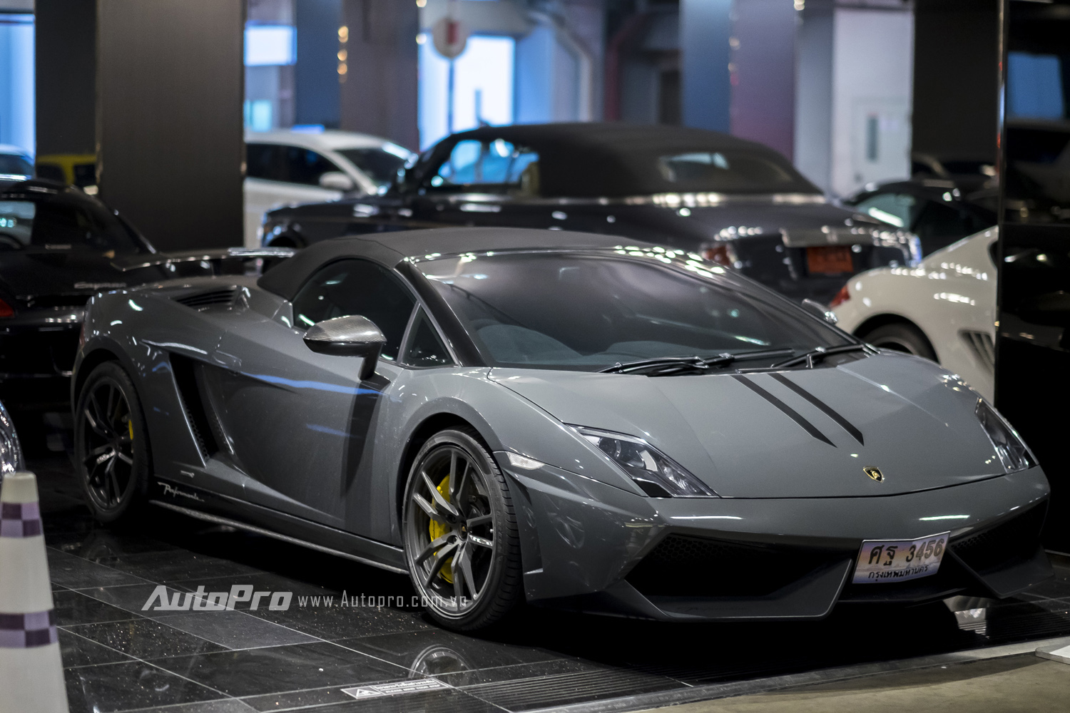 Ngay cả hàng khủng Lamborghini Gallardo LP570-4 Superleggera Spyder cũng xuất hiện tại đây.