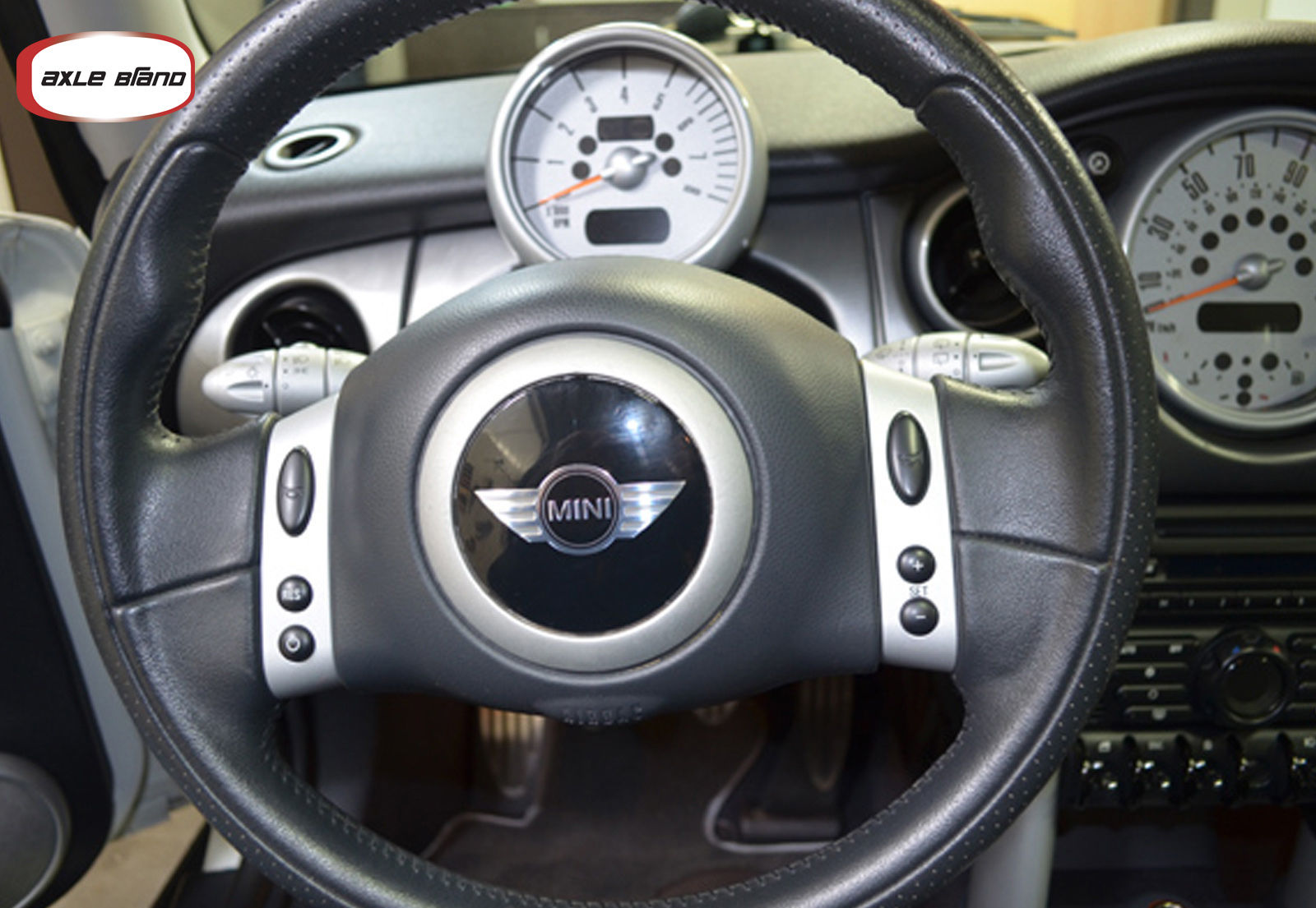 Đây là xe MINI Cooper hay máy bay? - ảnh 7