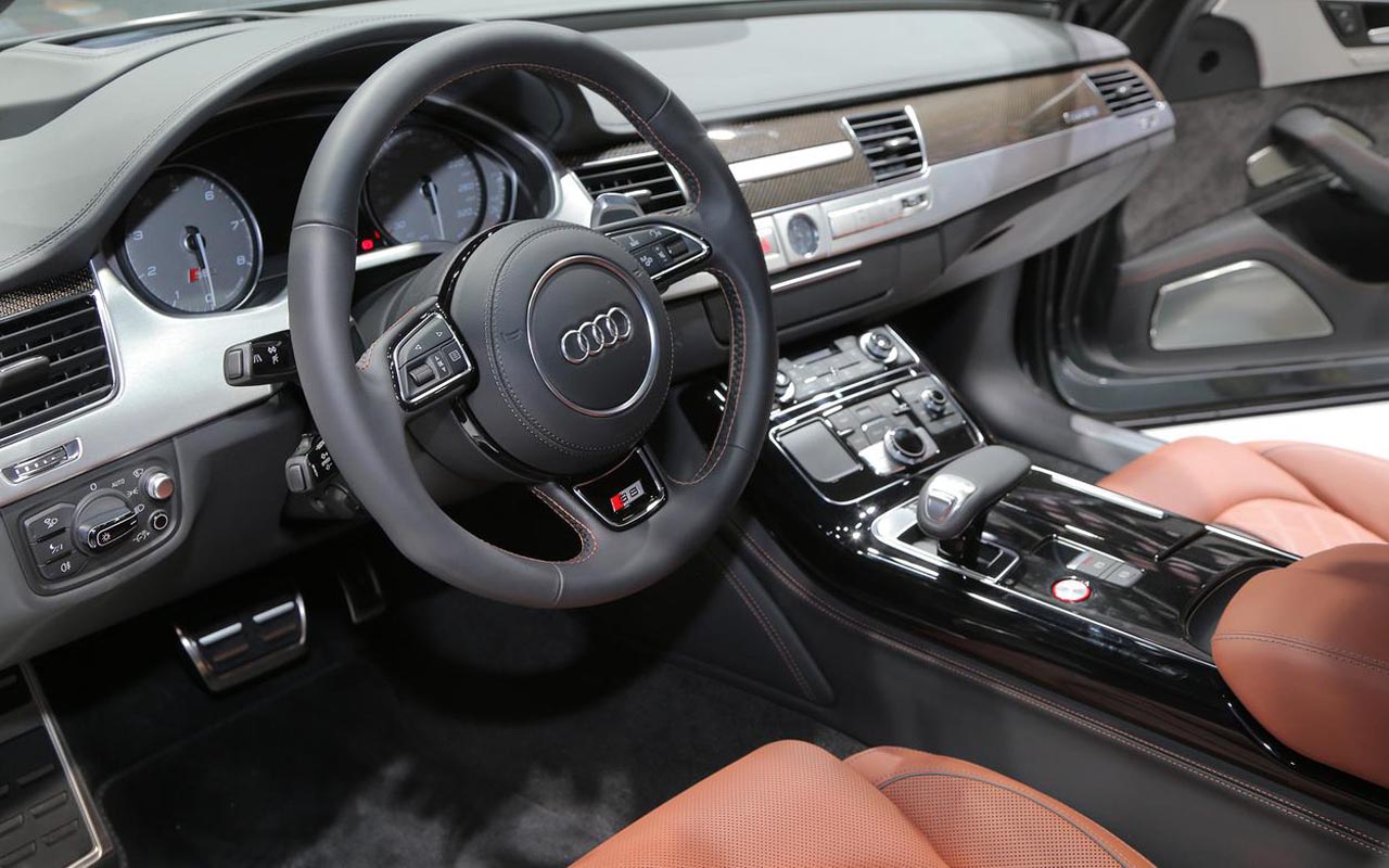 Mùi xe mới có thể khiến nhiều người ngất ngây khi tận hưởng vì nhiều người nghĩ rằng đó là điều đặc trưng hơn hẳn những chiếc xe second hand.