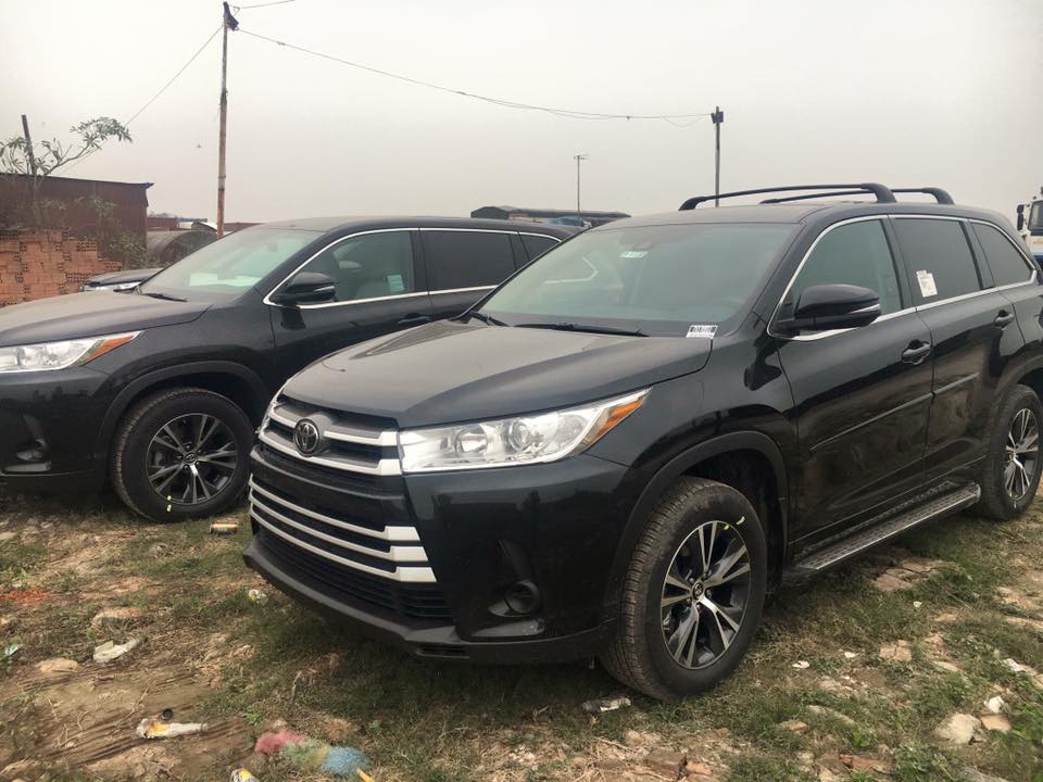 Lô xe Toyota Highlander 2017 đổ bộ Việt Nam đúng dịp Tết - ảnh 2