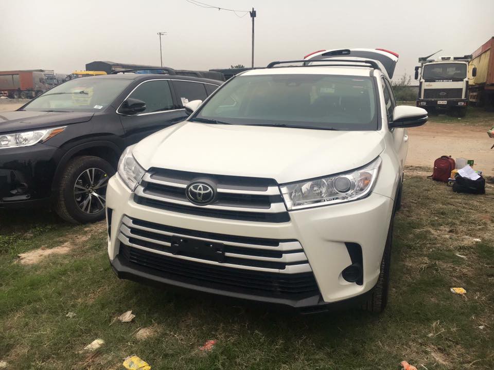 Lô xe Toyota Highlander 2017 đổ bộ Việt Nam đúng dịp Tết - ảnh 4