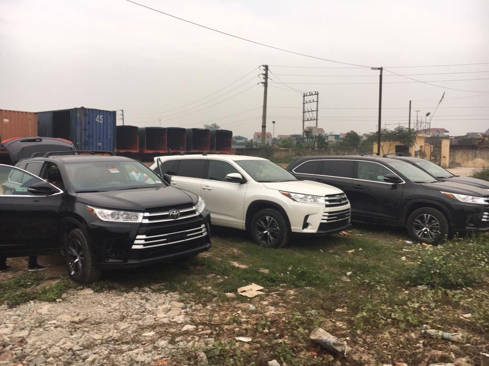 Lô xe Toyota Highlander 2017 đổ bộ Việt Nam đúng dịp Tết - ảnh 1