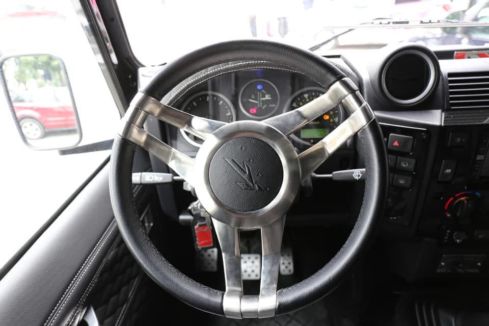 Những mẫu SUV dị, kén người chơi, giá bạc tỷ đang được bán tại Việt Nam - Ảnh 3.