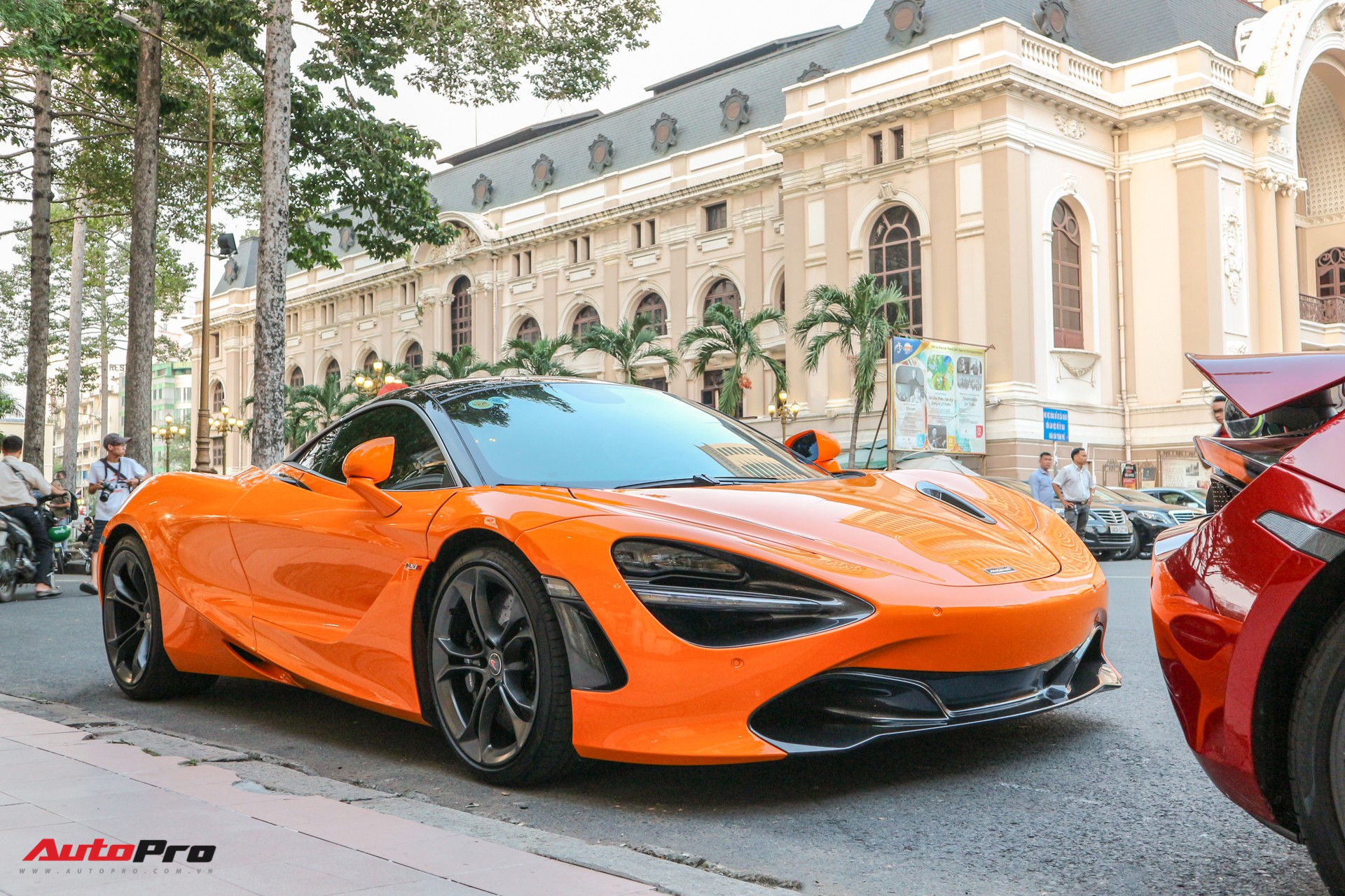 Cường Đô-la lần đầu mang McLaren 720S mới tậu đi họp mặt cùng bạn bè - Ảnh 3.
