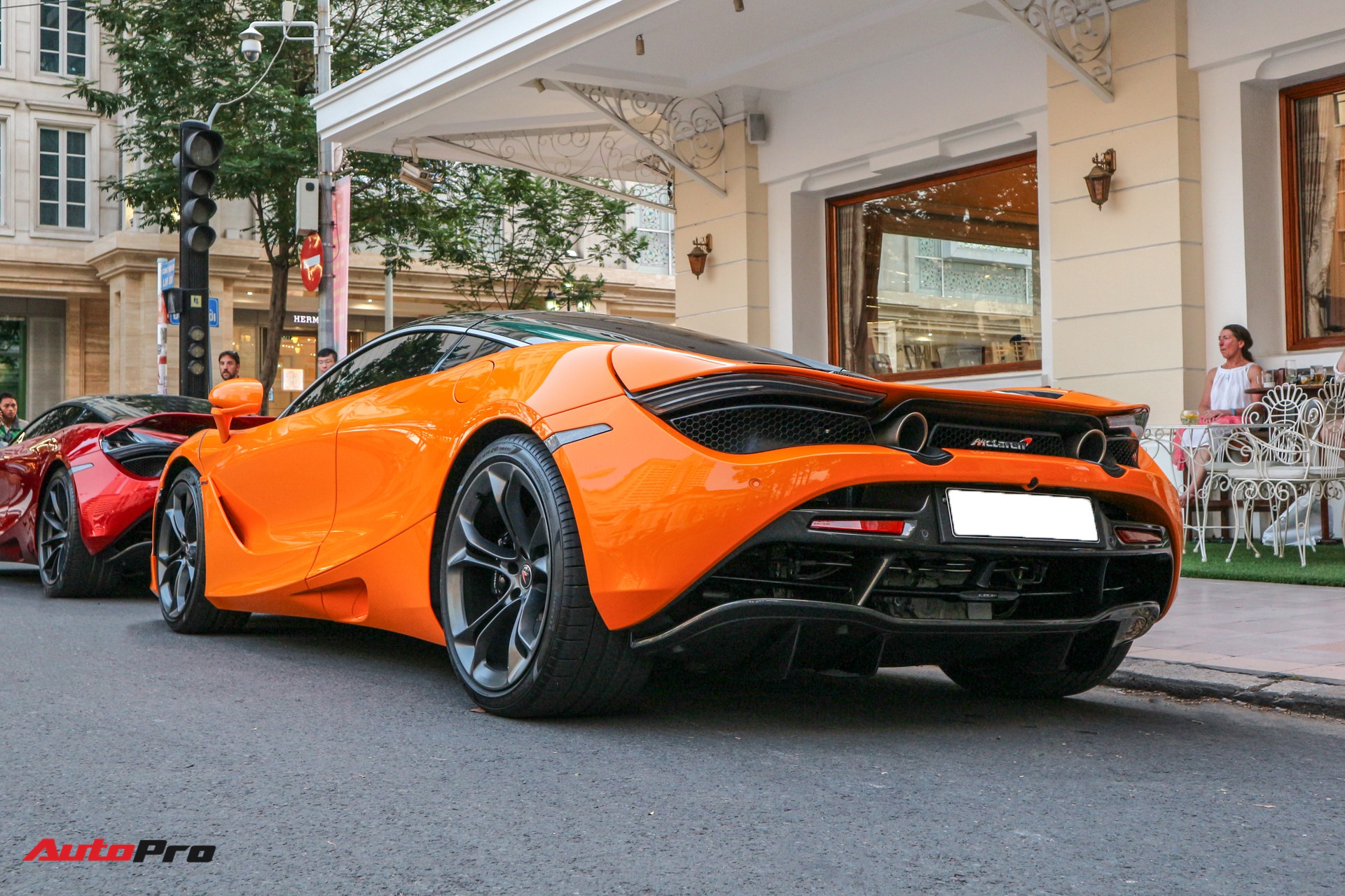 Cường Đô-la lần đầu mang McLaren 720S mới tậu đi họp mặt cùng bạn bè - Ảnh 10.