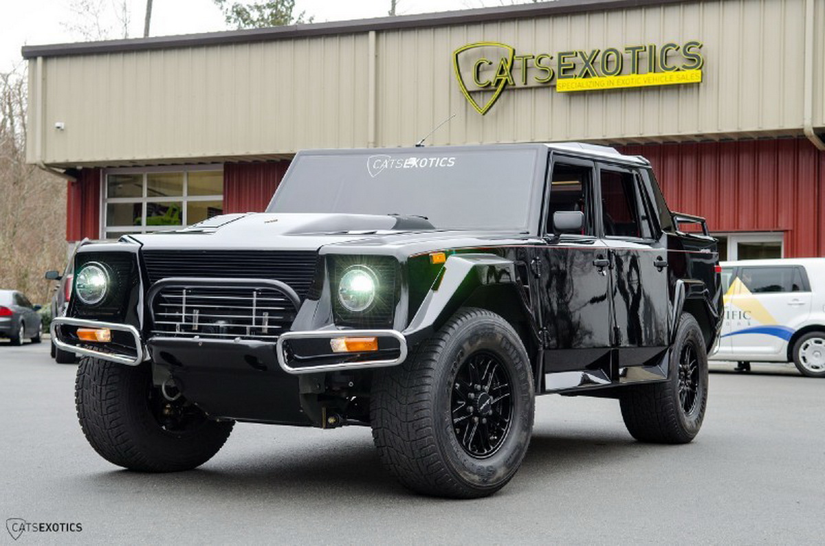 Xe quân sự đầu tiên của Lamborghini - LM002 được rao bán - ảnh 5