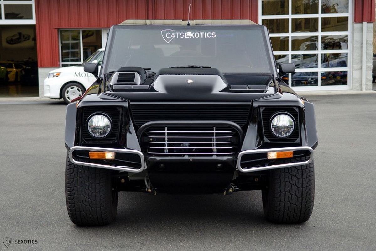 Xe quân sự đầu tiên của Lamborghini - LM002 được rao bán - ảnh 6