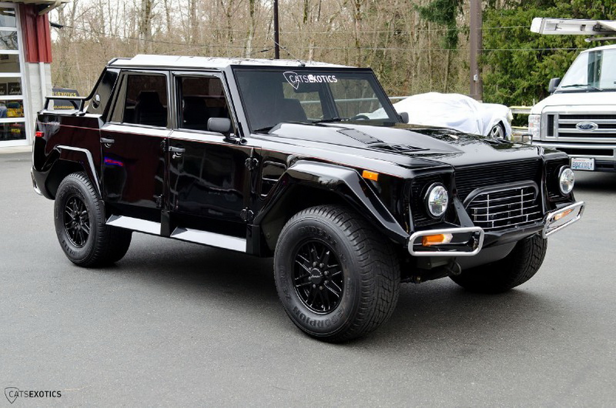 Xe quân sự đầu tiên của Lamborghini - LM002 được rao bán