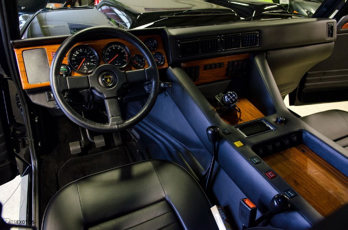 Xe quân sự đầu tiên của Lamborghini - LM002 được rao bán - ảnh 11