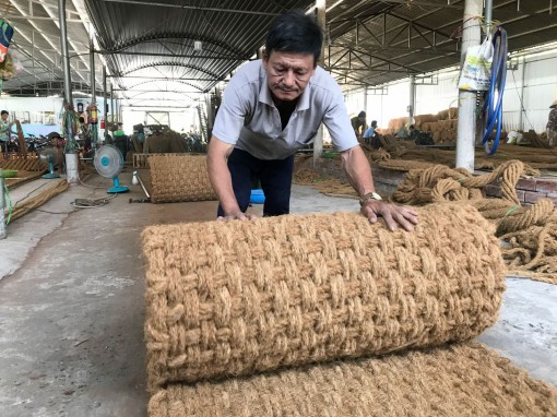 Vỏ dừa xấu xí bỏ đi, người dân Bến Tre lại thu cả trăm tỉ đồng
