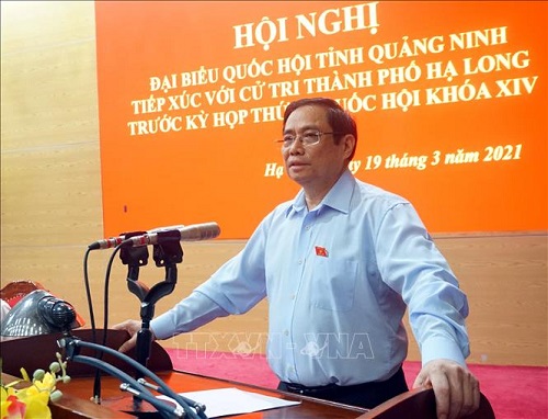 Ông Phạm Minh Chính tiếp xúc cử tri thành phố Hạ Long