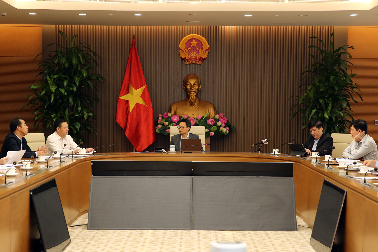 Tình hình bên ngoài căng thẳng, nếu lơi lỏng thì rất nguy hiểm
