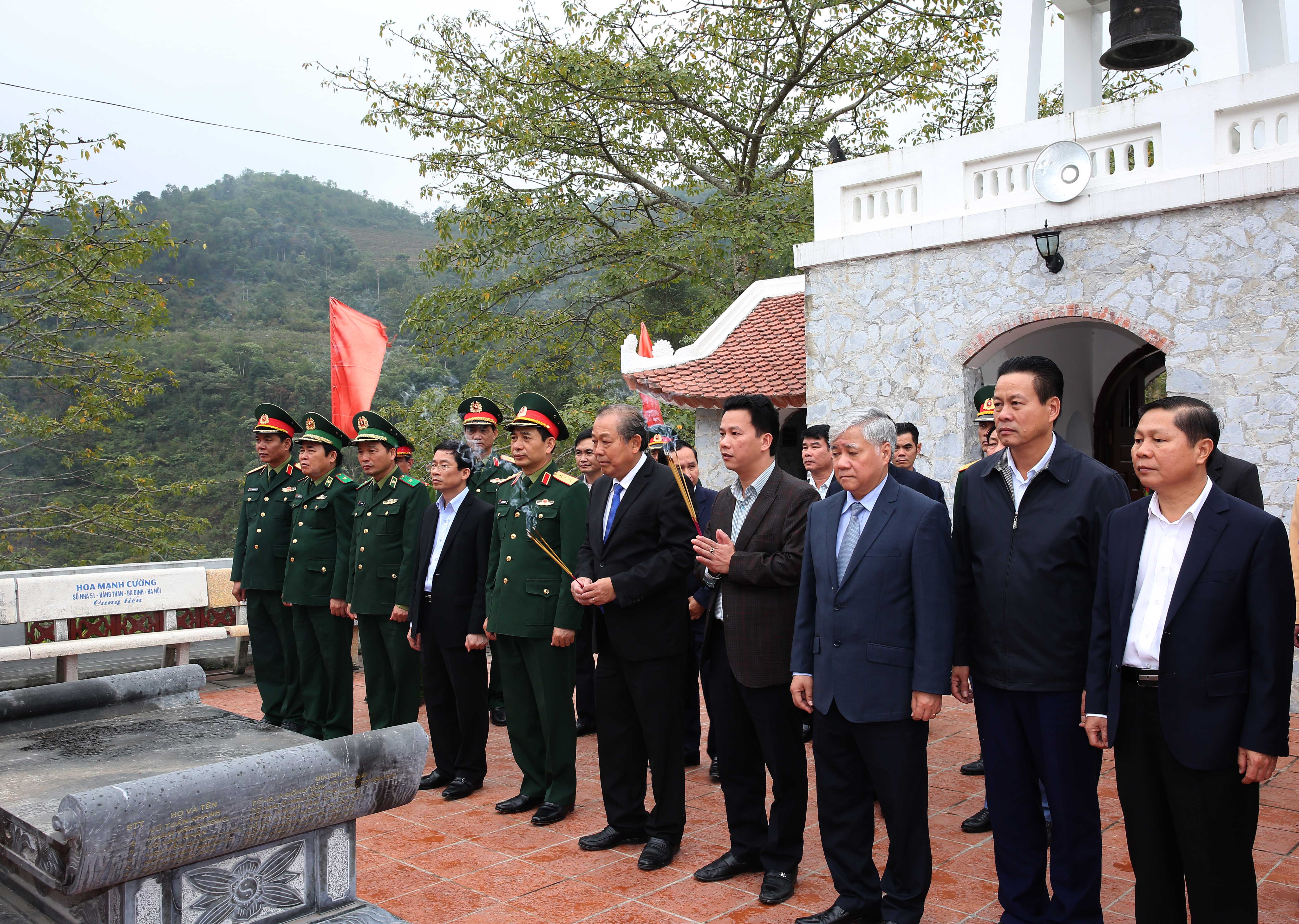 Phó Thủ tướng Thường trực thăm đồn biên phòng và bà con các dân tộc tỉnh Hà Giang