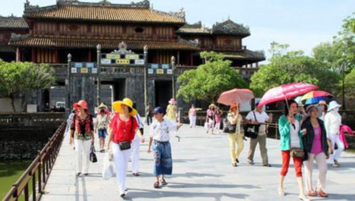 Nhằm tháo gỡ khó khăn, Bộ Tài chính đề xuất tiếp tục giảm nhiều mức phí, lệ phí đến hết 30/6/2021