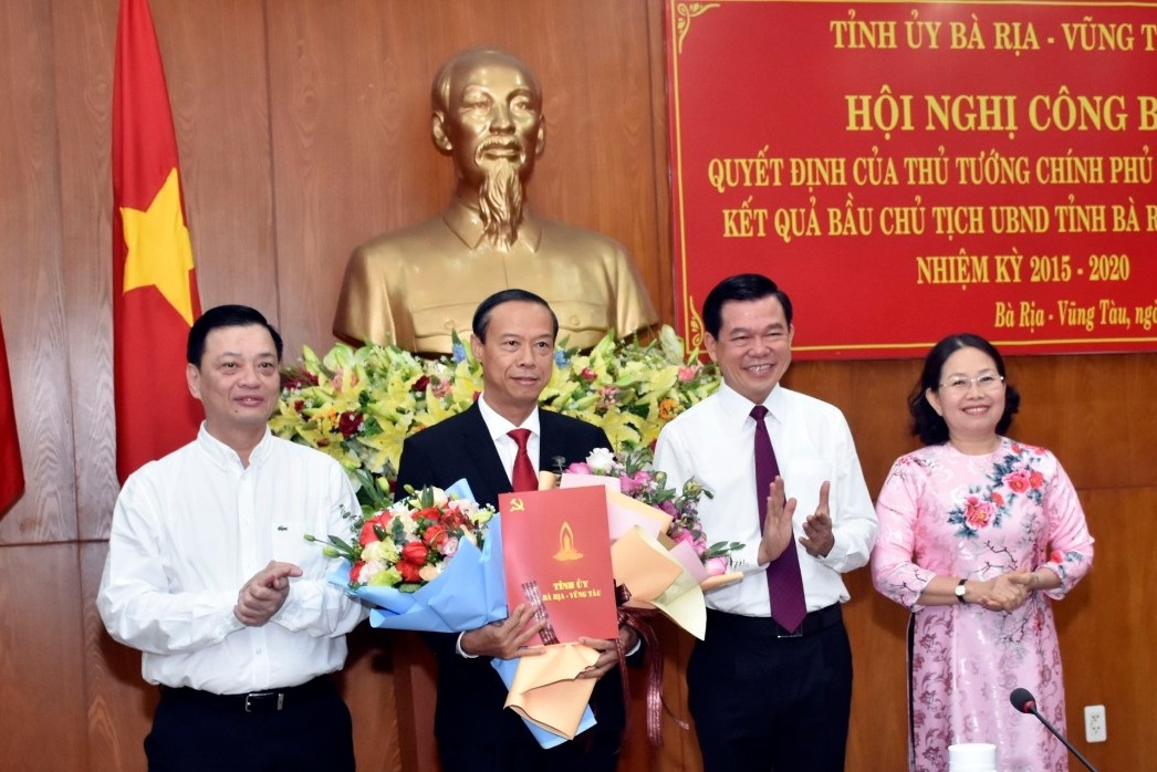 Nghe VietNamNet: Công bố quyết định của Thủ tướng Chính phủ về công tác cán bộ