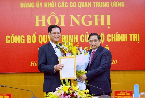 Công bố quyết định của Bộ Chính trị về công tác cán bộ