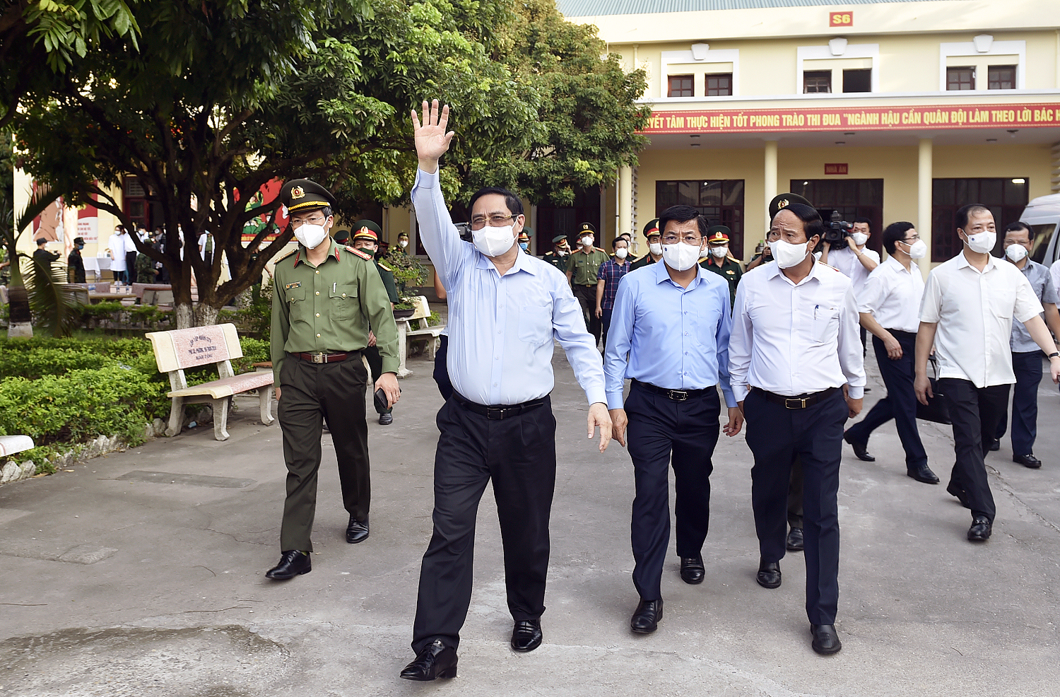 Chùm ảnh: Thủ tướng vào tâm dịch Bắc Giang động viên tuyến đầu chống dịch