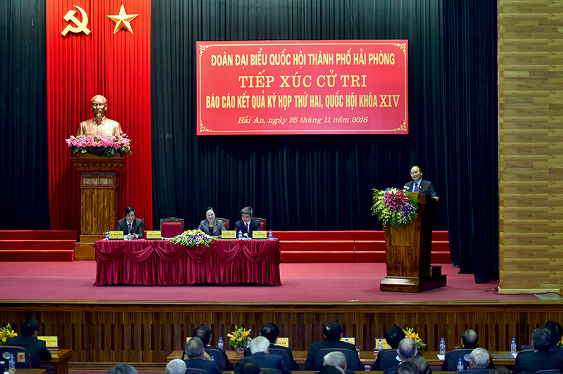 Thủ tướng tiếp xúc cử tri Hải Phòng: Càng khó khăn thì càng phải có biện pháp tiến lên - ảnh 1