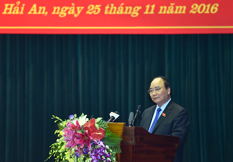 Thủ tướng tiếp xúc cử tri Hải Phòng: Càng khó khăn thì càng phải có biện pháp tiến lên - ảnh 2