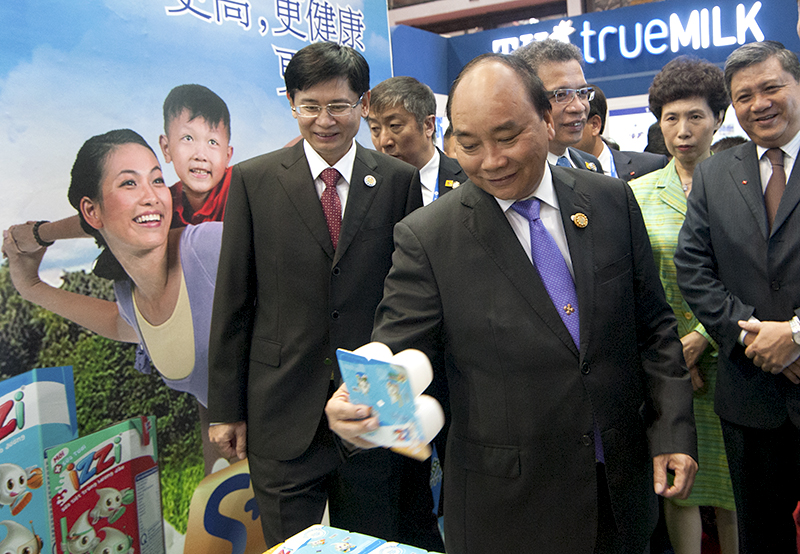 Thủ tướng dự khai trương Khu gian hàng Việt Nam tại CAEXPO 2016 - ảnh 2