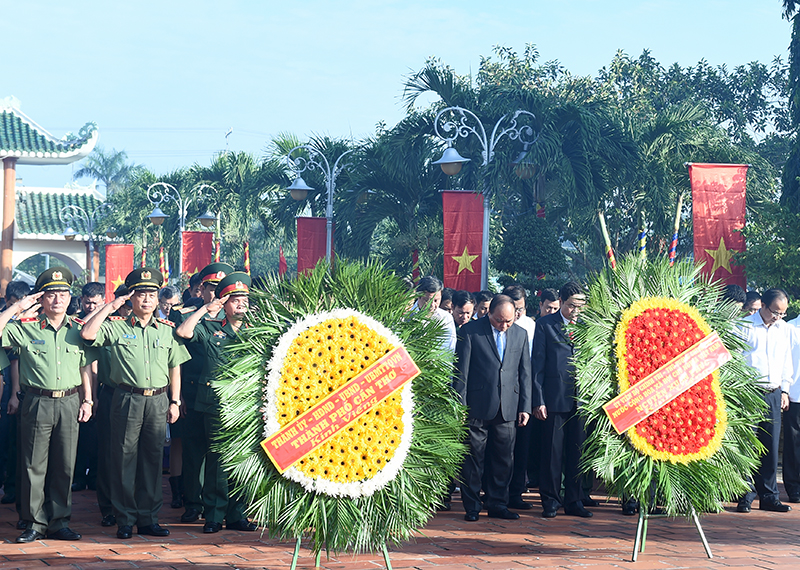 Thủ tướng: ‘Góp sức phát triển đất nước là cách tri ân tốt nhất’ - ảnh 4