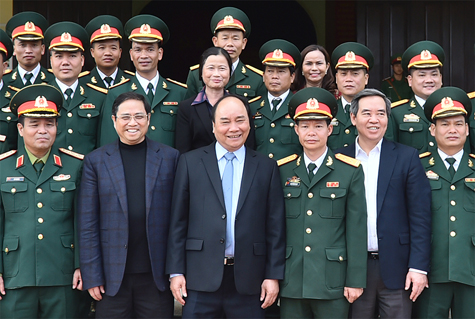 Thủ tướng thăm Lữ đoàn bảo vệ tuyến đảo Đông Bắc Tổ quốc - ảnh 3