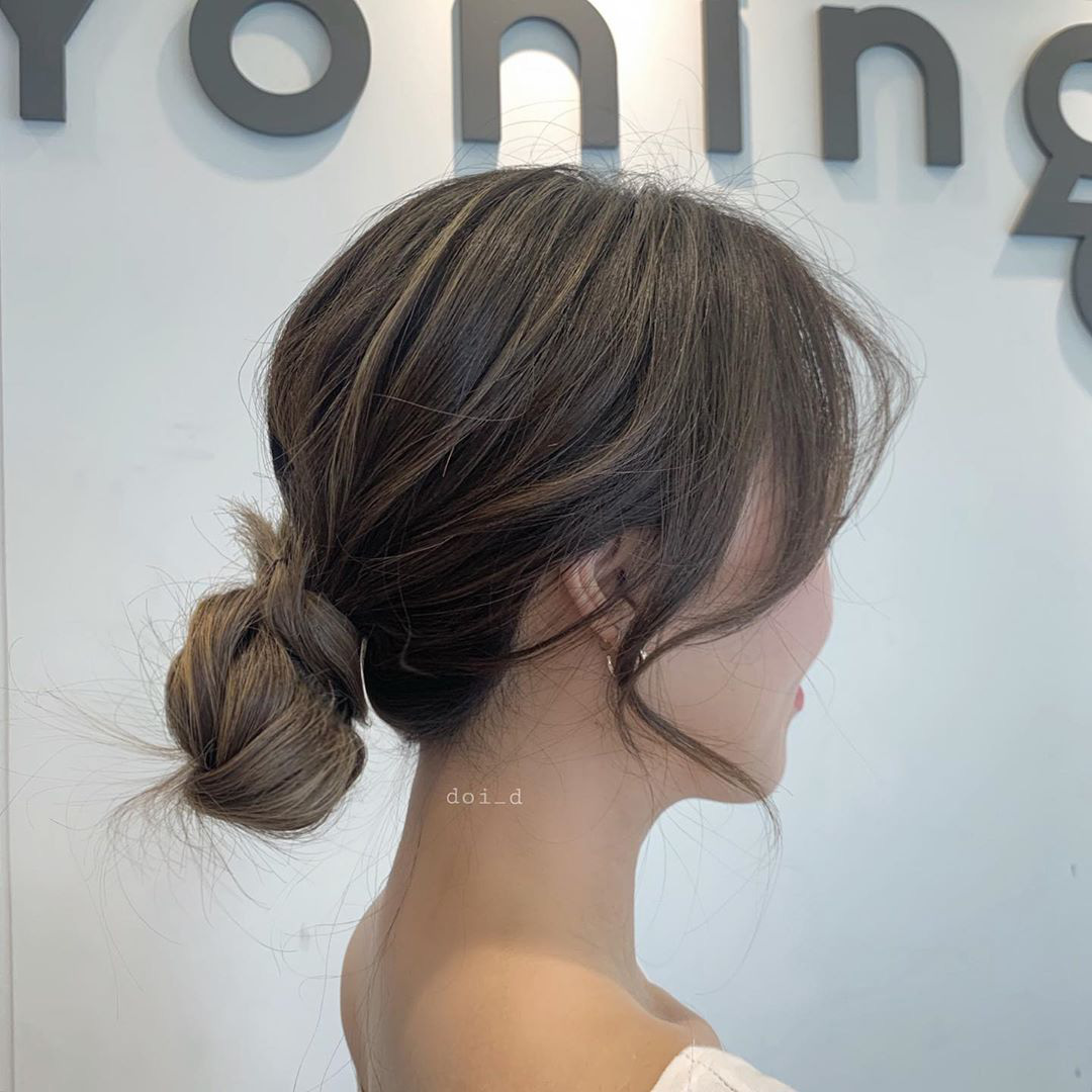 Thị phạm 3 kiểu tóc búi thấp mà các cô nàng xứ Kim Chi thường diện vào mùa Hè: Mát lịm mà vẫn cực sang, chưa mất 1 phút đã xong ngay - Ảnh 2.