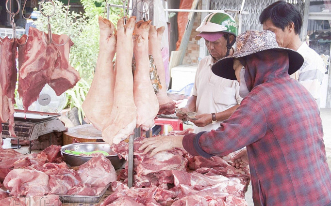 Giá nhiều mặt hàng giảm nhưng giá thịt lợn vẫn 