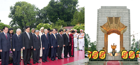 Lãnh đạo Đảng, Nhà nước dâng hương tưởng niệm các Anh hùng liệt sĩ - ảnh 1