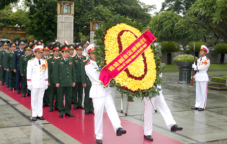Lãnh đạo Đảng, Nhà nước dâng hương tưởng niệm các Anh hùng liệt sĩ - ảnh 3