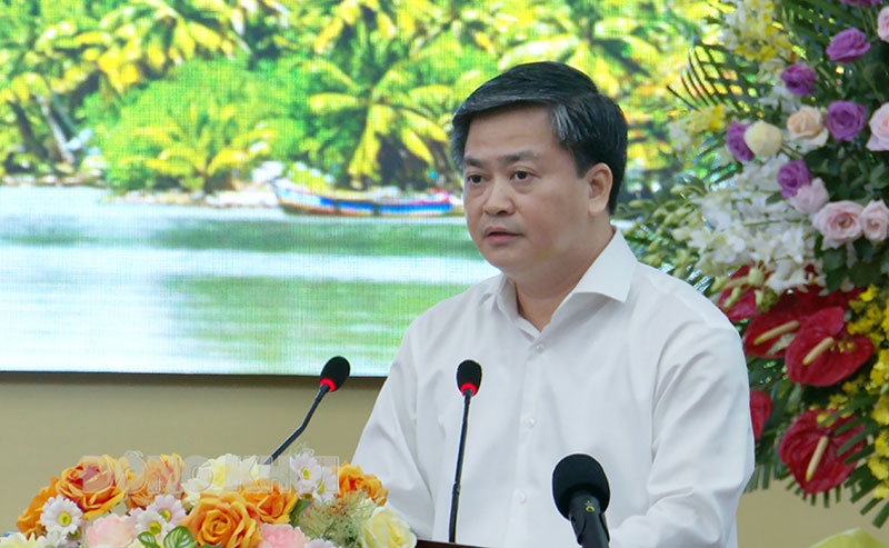 Ủy viên Trung ương Đảng - Bí thư Tỉnh ủy Lê Đức Thọ phát biểu tại buổi họp mặt.
