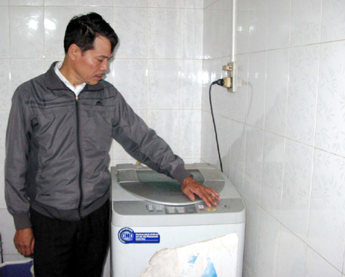 Lào Cai: Thiết bị điện dân dụng của hàng chục hộ dân bỗng nhiên bị hỏng - ảnh 2