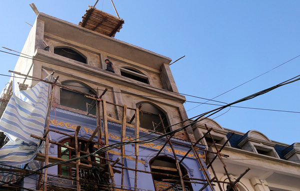 Sa Pa “lên cơn sốt” xây nhà nghỉ, khách sạn - ảnh 10