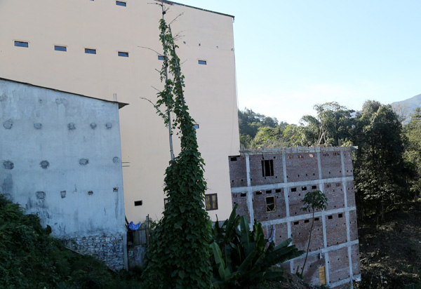 Sa Pa “lên cơn sốt” xây nhà nghỉ, khách sạn - ảnh 11