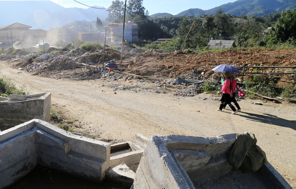 Sa Pa “lên cơn sốt” xây nhà nghỉ, khách sạn - ảnh 12