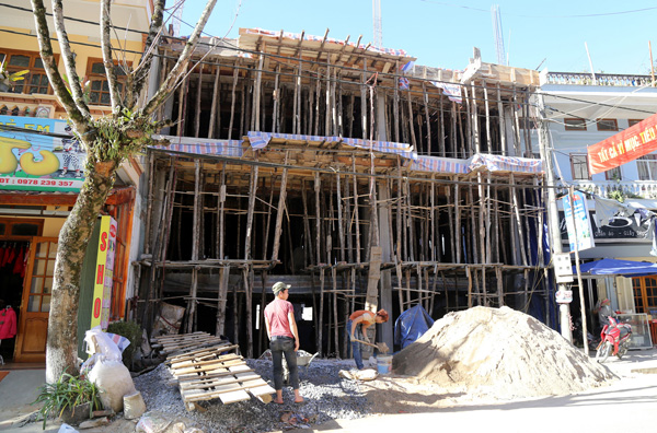 Sa Pa “lên cơn sốt” xây nhà nghỉ, khách sạn - ảnh 4