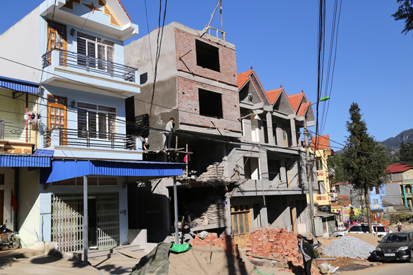 Sa Pa “lên cơn sốt” xây nhà nghỉ, khách sạn - ảnh 5