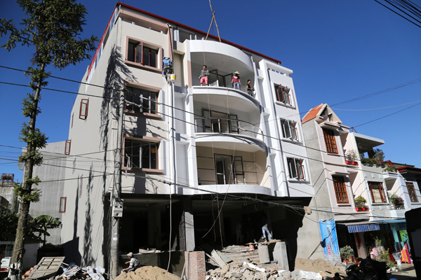 Sa Pa “lên cơn sốt” xây nhà nghỉ, khách sạn - ảnh 7