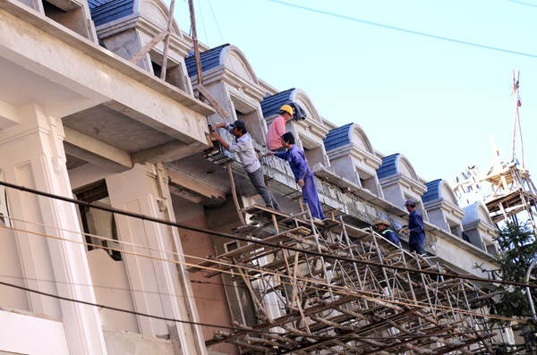 Sa Pa “lên cơn sốt” xây nhà nghỉ, khách sạn - ảnh 9