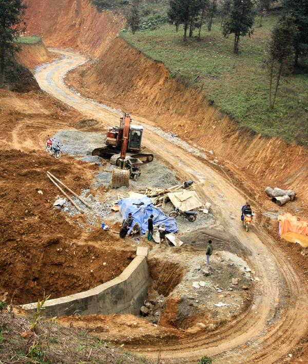 Lào Cai đột phá xây dựng giao thông nông thôn - ảnh 1