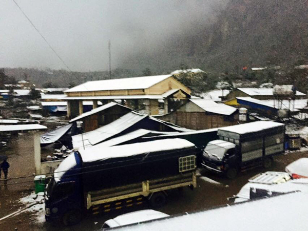 Lào Cai: Tuyết phủ trắng khắp nơi, có nơi dày 5cm - ảnh 16